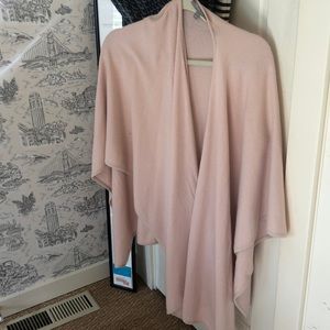 Neiman Marcus cashmere wrap. ONE SIZE. Pink.